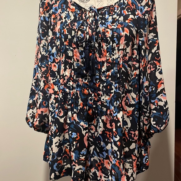 TASLLE TIE NECK 7/8 sleeve BLOUSE - Picture 2 of 7